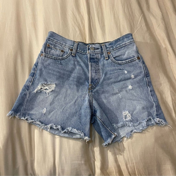 Levi’s Button Fly Distressed Raw Hem Cutoff Shorts Size 26 - Picture 1 of 9